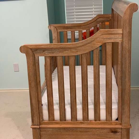 Crib 5-1 convertible and Dresser with changing table - Picture 3 of 9